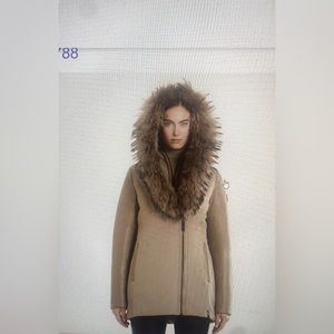 Brand new Rudsak Melina puffer coat with leather sleeves. Color Dove/Tourterelle